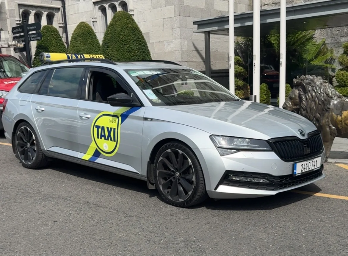 Drogheda Taxi Biggles taxi outside Clontarf Castle Hotel in Dublin